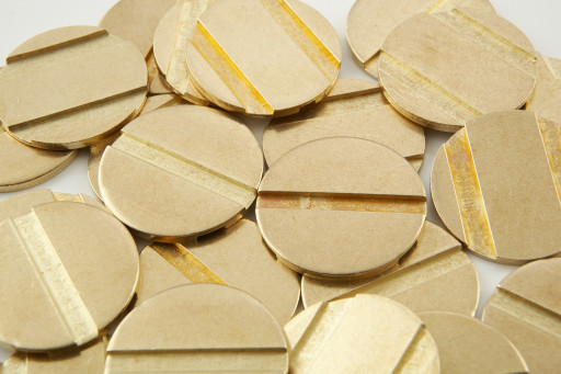 Square grooved tokens